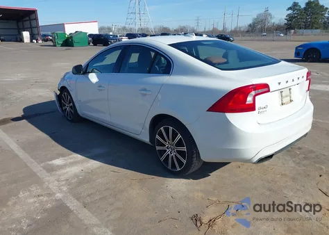 2014 Volvo S60 T5 Platinum из США, поврежденный, VIN YV1612FS1E1285735